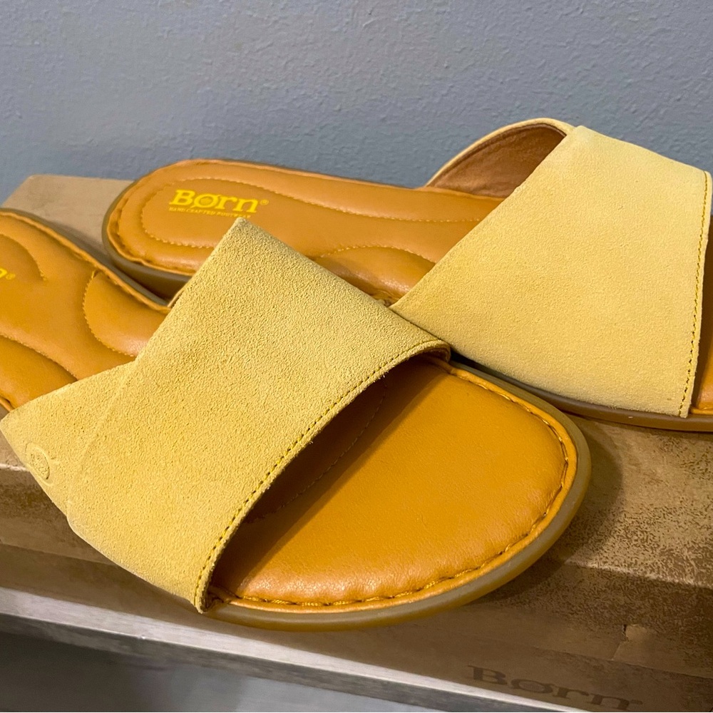 Born flat sandals